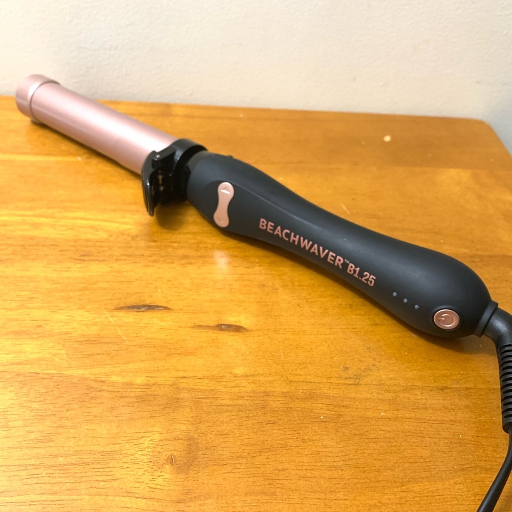 BEACHWAVER Co. -  B1.25 Rotating Curling Iron Rose/Black Preowned